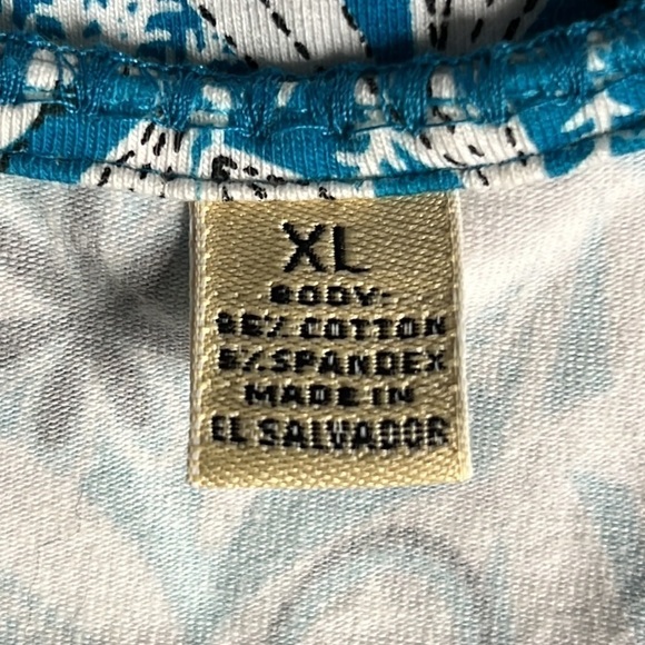 BECHAMEL XL BLUE AND WHITE FLORAL PULLOVER BLOUSE - Picture 7 of 8